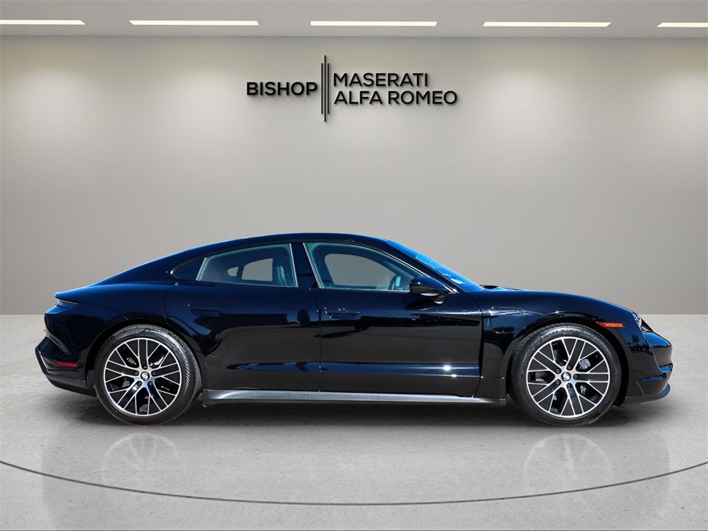 Used 2022 Porsche Taycan image 8
