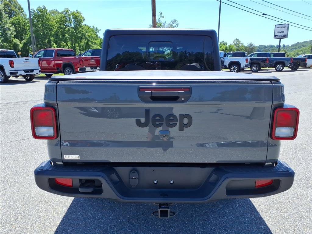 Used 2023 Jeep Gladiator Sport AWD/4WD image 5