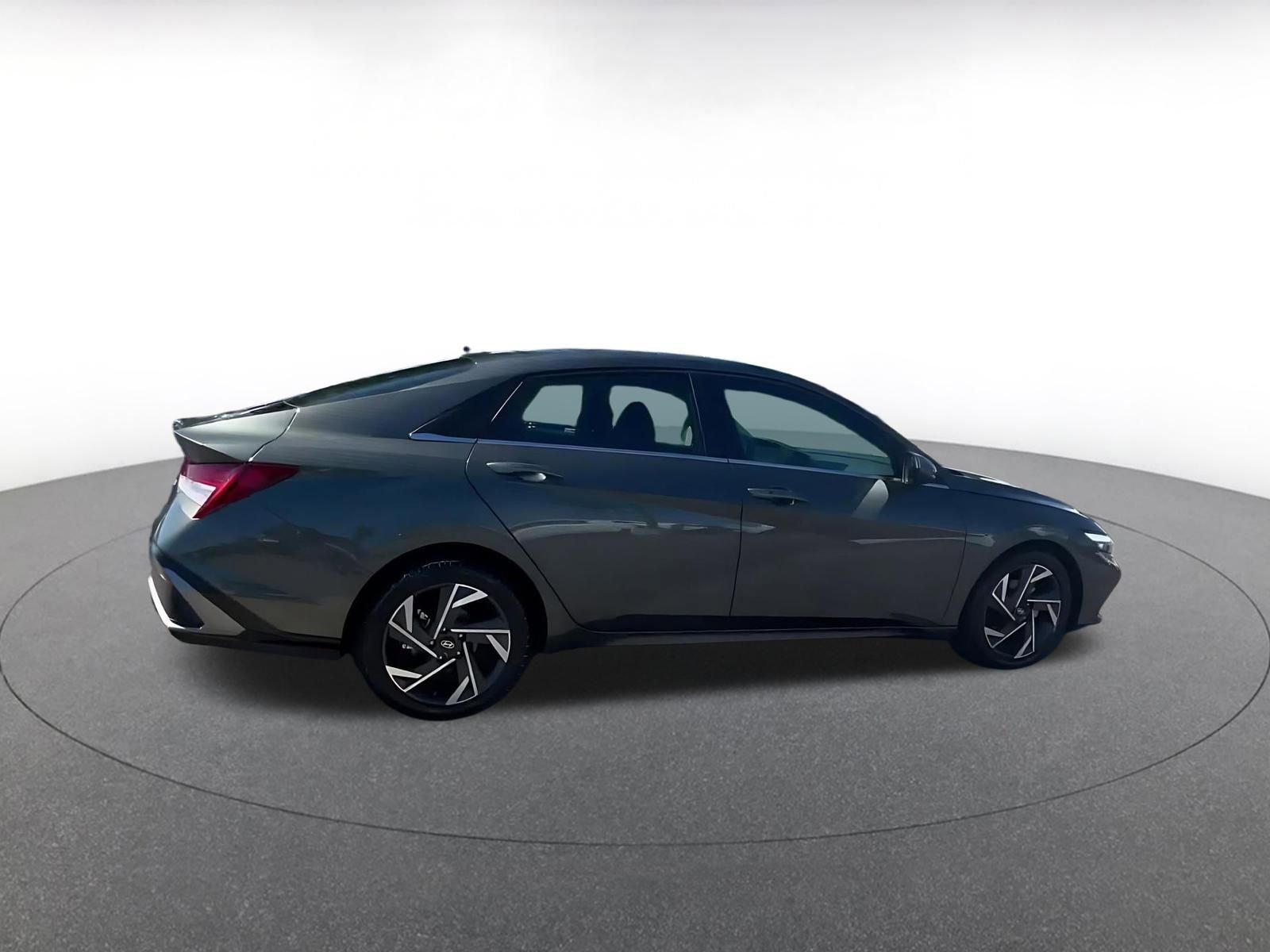 Used 2025 Hyundai Elantra SEL image 15