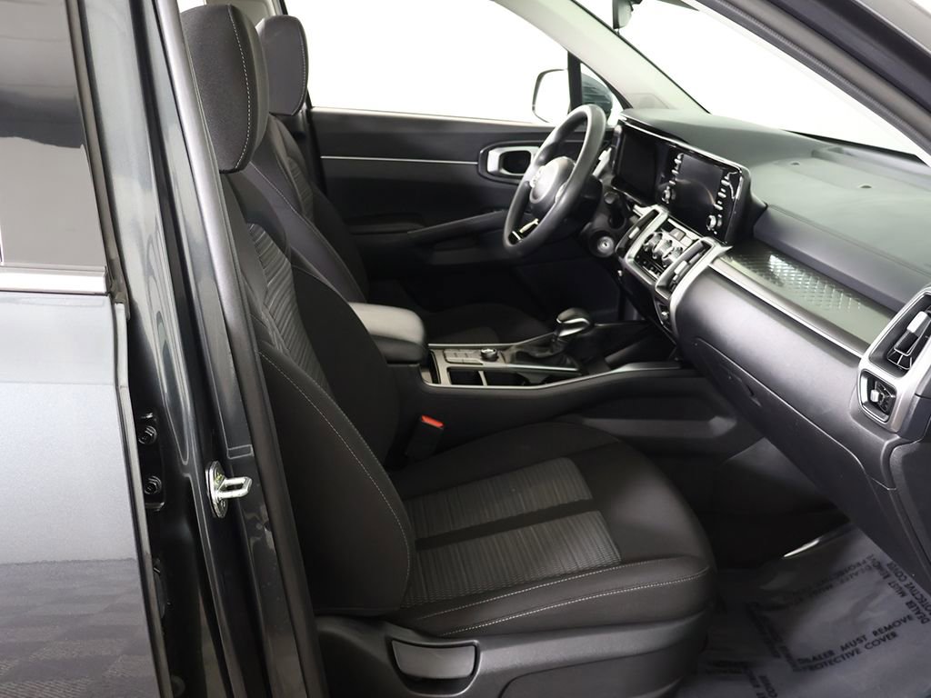 Used 2022 Kia Sorento LX image 28