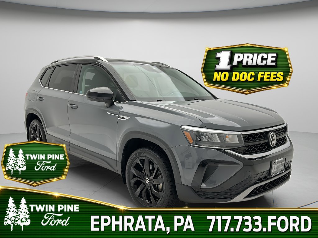 Used 2024 Volkswagen Taos SE w/ Panoramic Sunroof Package