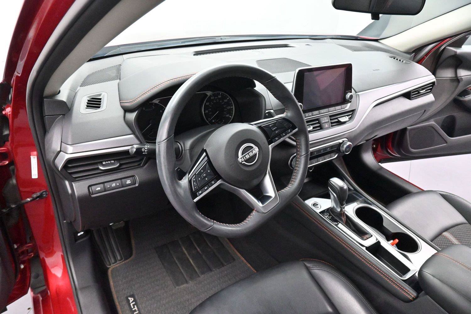 Used 2023 Nissan Altima 2.5 SR FWD image 14