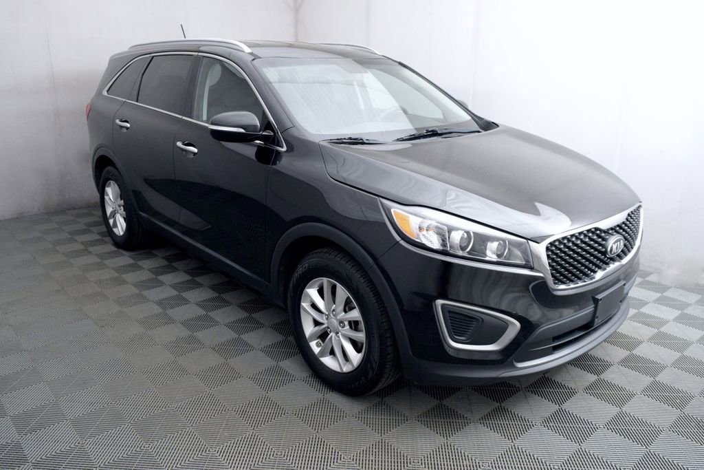 Used 2016 Kia Sorento LX image 3