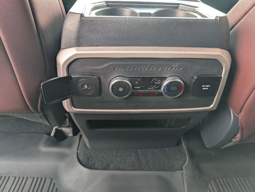 Used 2024 Ford Expedition Limited image 19