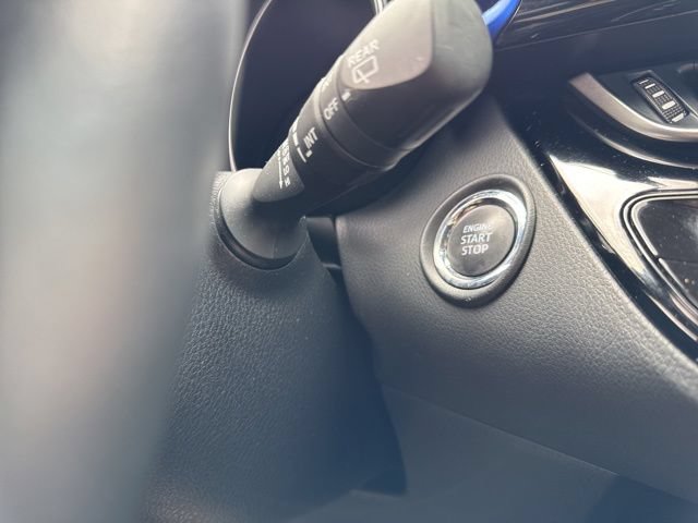 Used 2021 Toyota C-HR XLE FWD image 23
