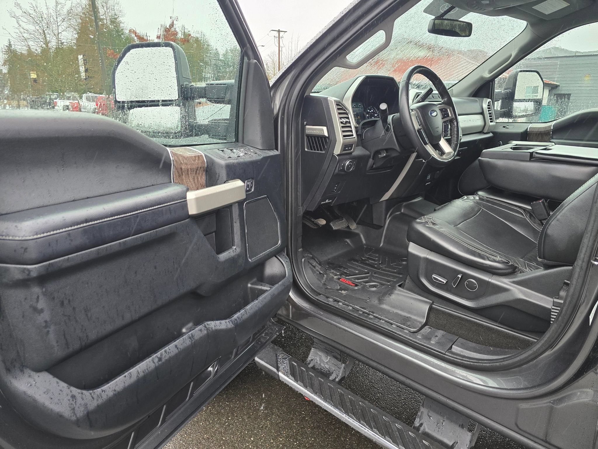 Used 2017 Ford F250 Lariat w/ Lariat Value Package AWD/4WD image 28