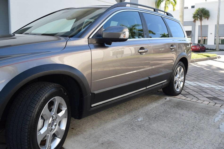 Used 2011 Volvo XC70 3.2 w/ Premium Pkg image 17