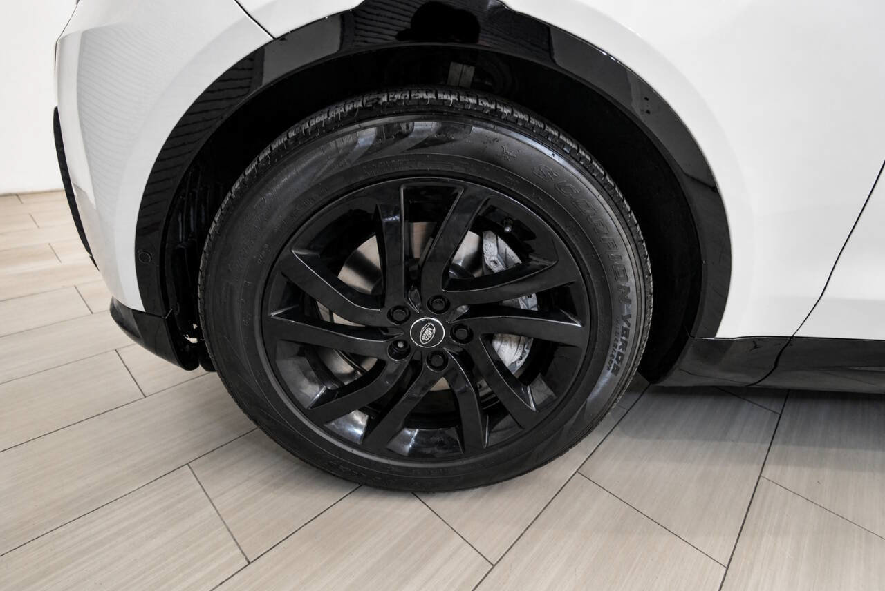 Used 2020 Land Rover Discovery Landmark AWD/4WD image 10
