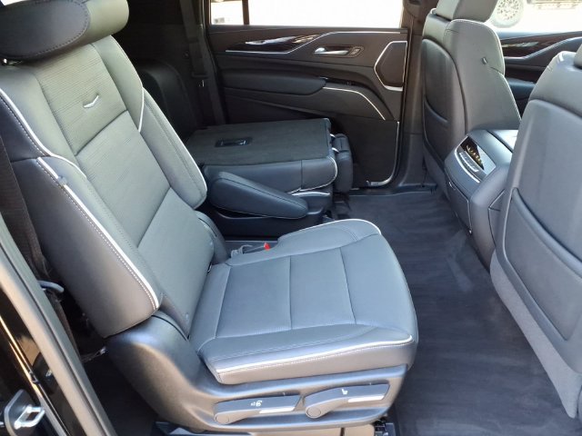 Used 2024 Cadillac Escalade ESV Sport w/ LPO, ONYX Package AWD/4WD image 20