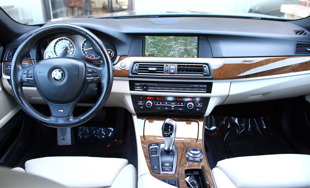 Used 2011 BMW 550i Sedan RWD image 11