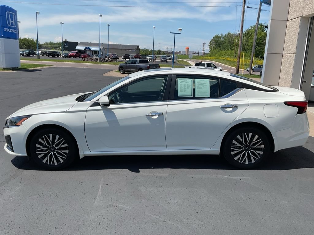 Used 2023 Nissan Altima 2.5 SV w/ SV Premium Package AWD/4WD image 8
