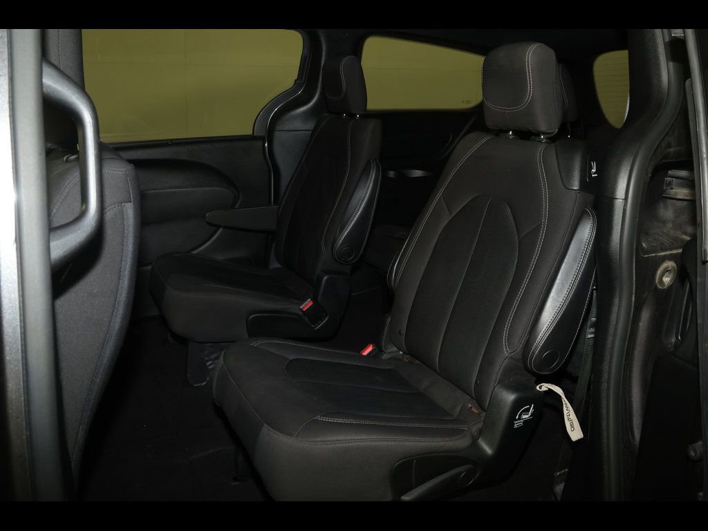 Used 2018 Chrysler Pacifica Touring Plus w/ S Appearance Package image 18