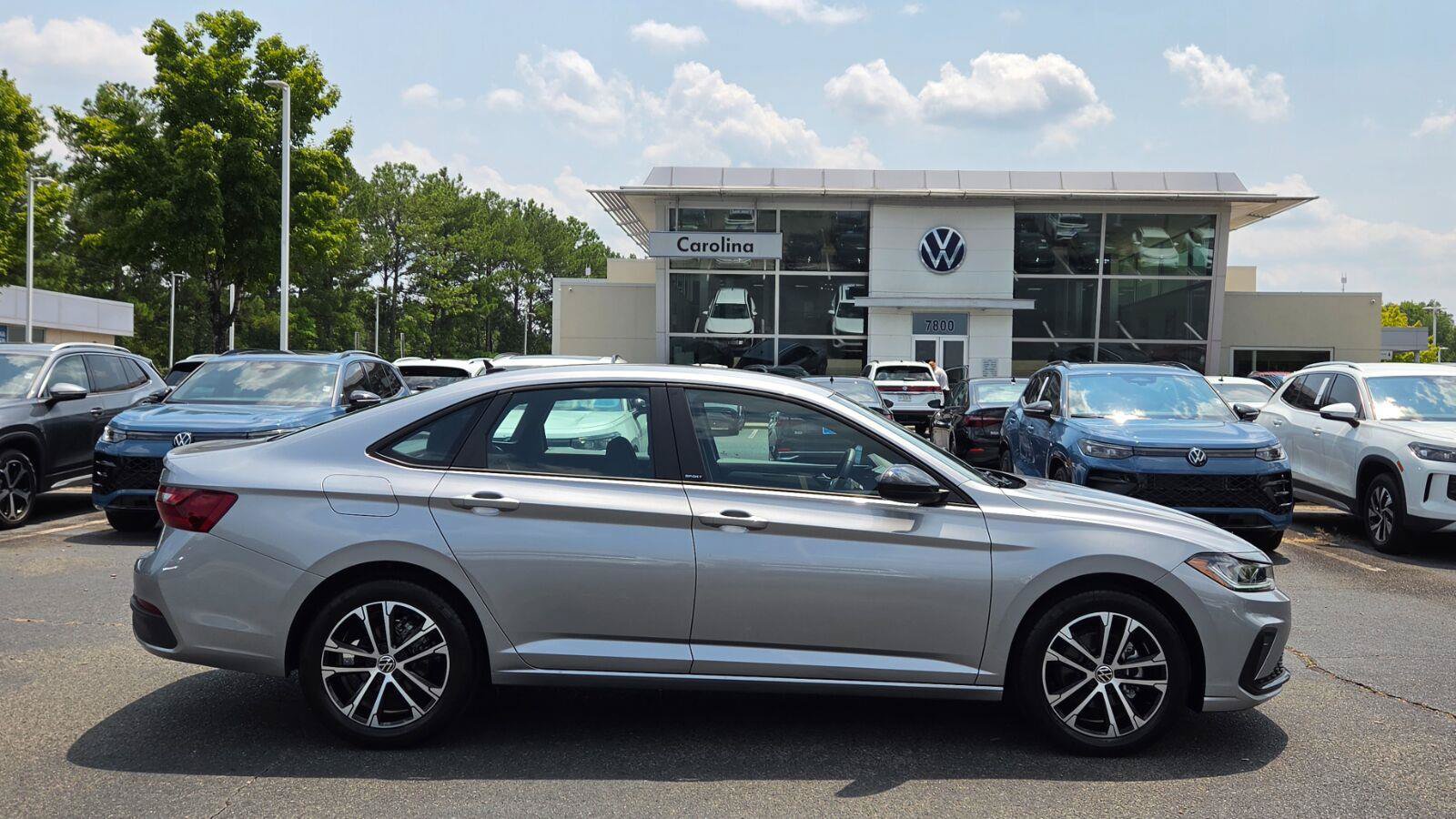 Certified 2025 Volkswagen Jetta Sport FWD image 6