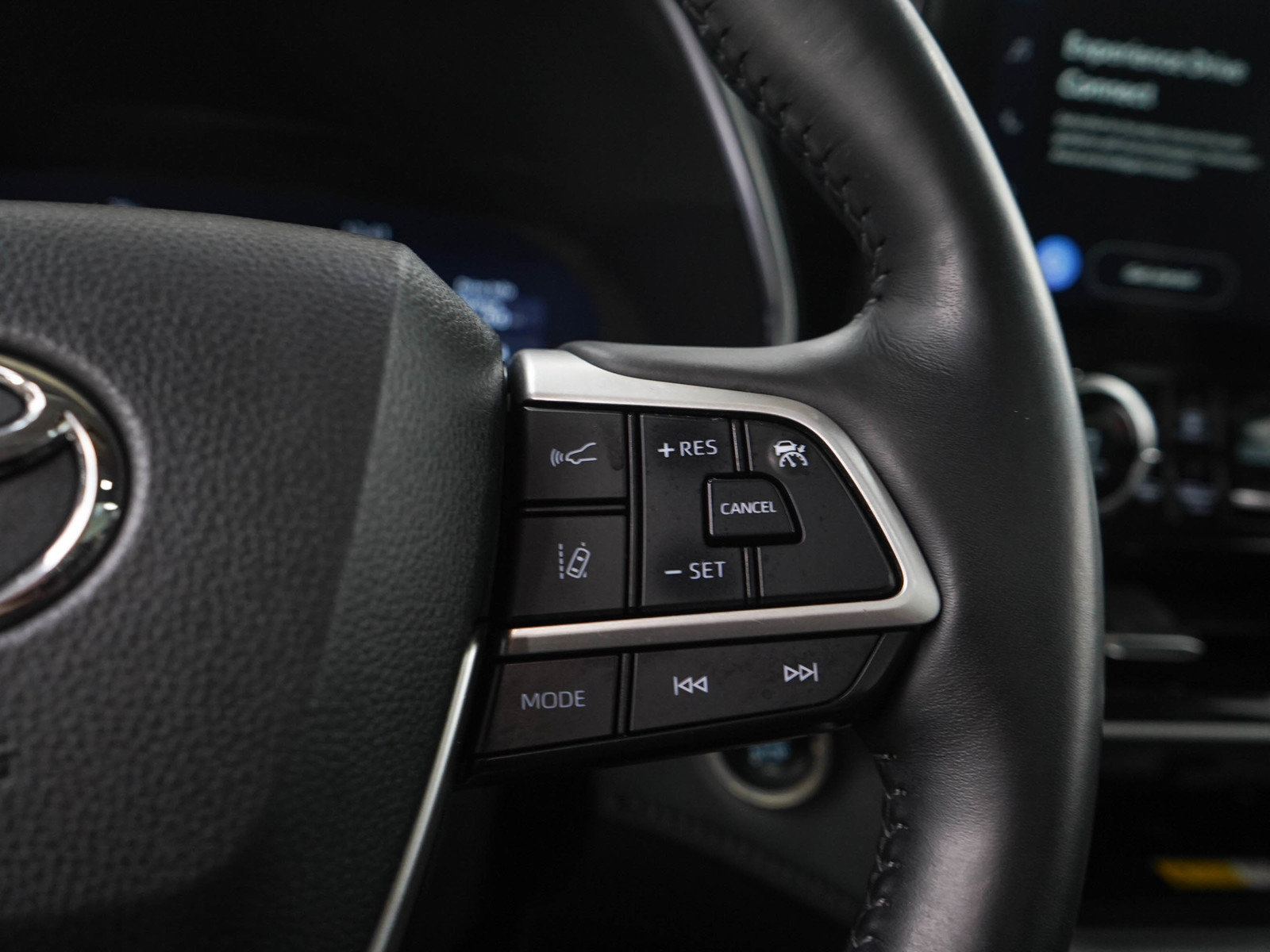 Used 2024 Toyota Highlander Platinum AWD/4WD image 30