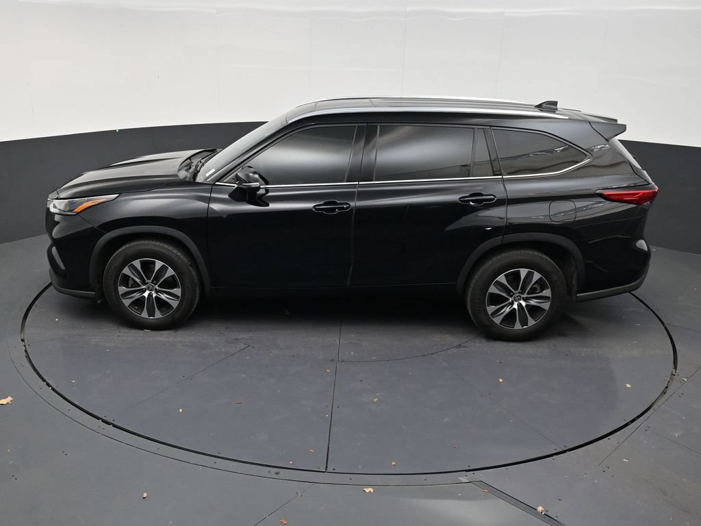 Used 2021 Toyota Highlander XLE FWD image 13