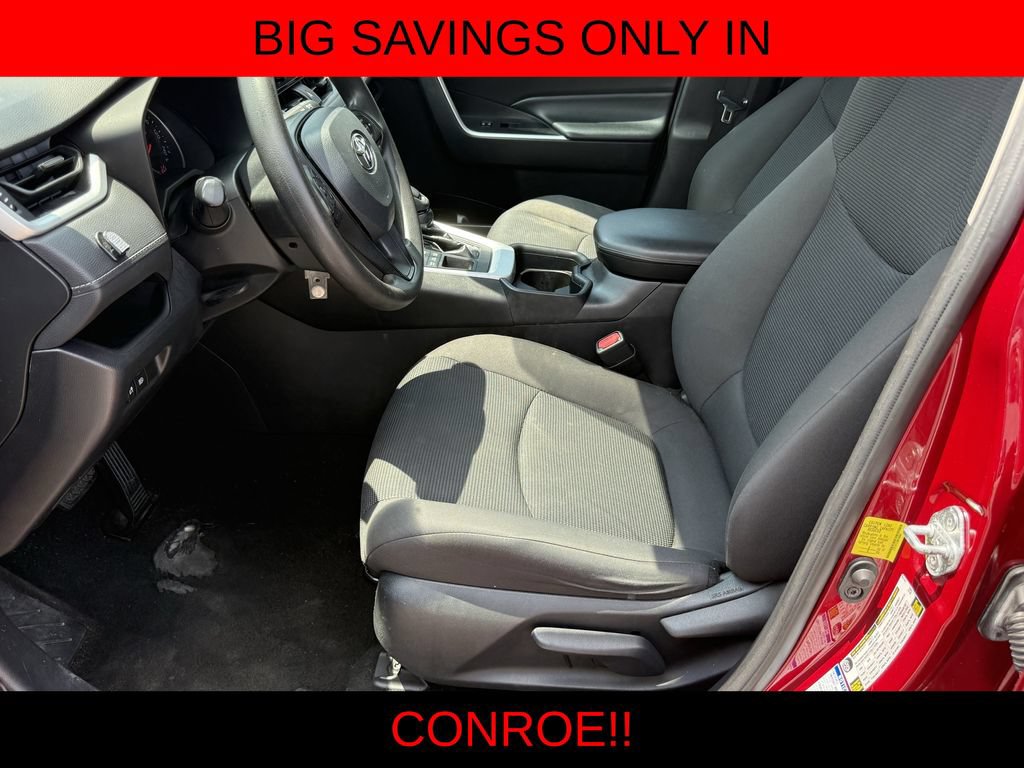 Used 2021 Toyota RAV4 LE AWD/4WD image 4