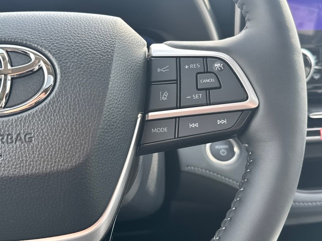 New 2026 Toyota Highlander Limited image 25