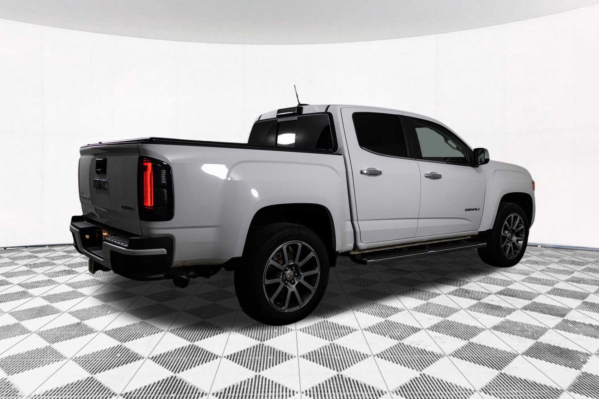 Used 2018 GMC Canyon Denali image 16