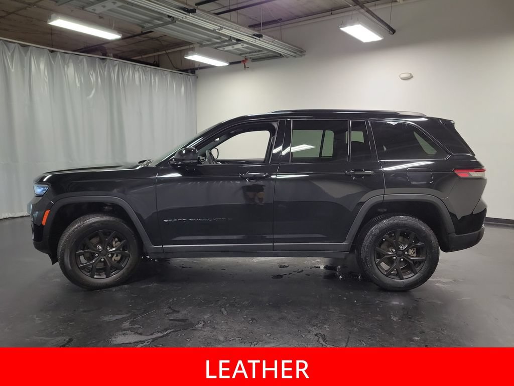 Used 2024 Jeep Grand Cherokee Altitude AWD/4WD image 5
