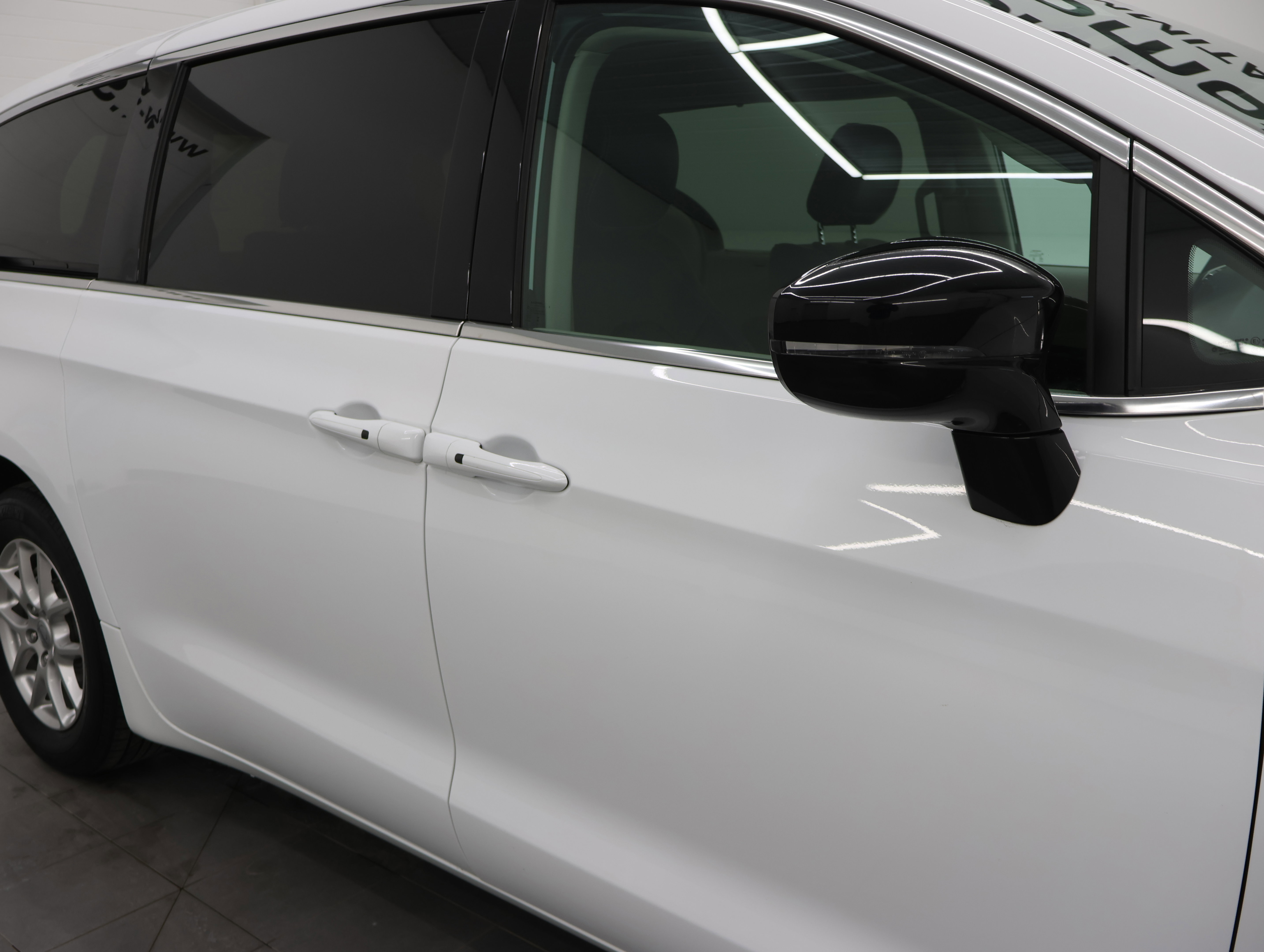 Used 2024 Chrysler Pacifica Touring-L FWD image 24