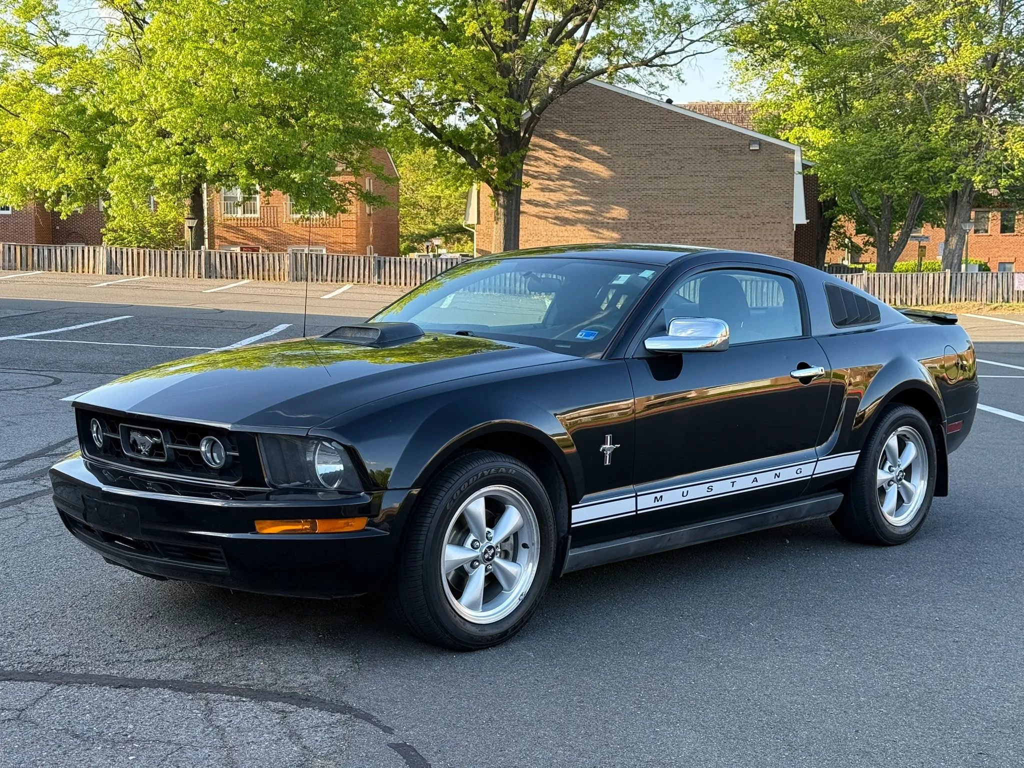 Used 2007 Ford Mustang Coupe RWD image 3