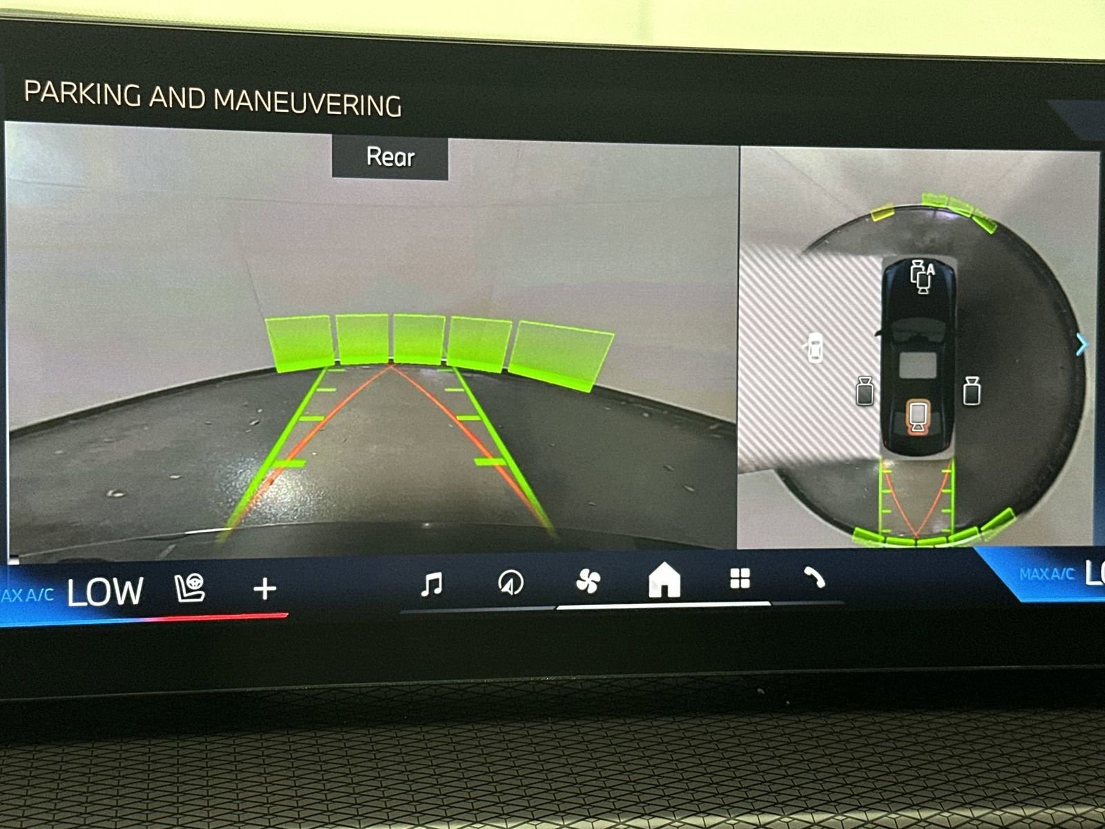 Used 2025 BMW 330i Sedan w/ Premium Package image 17