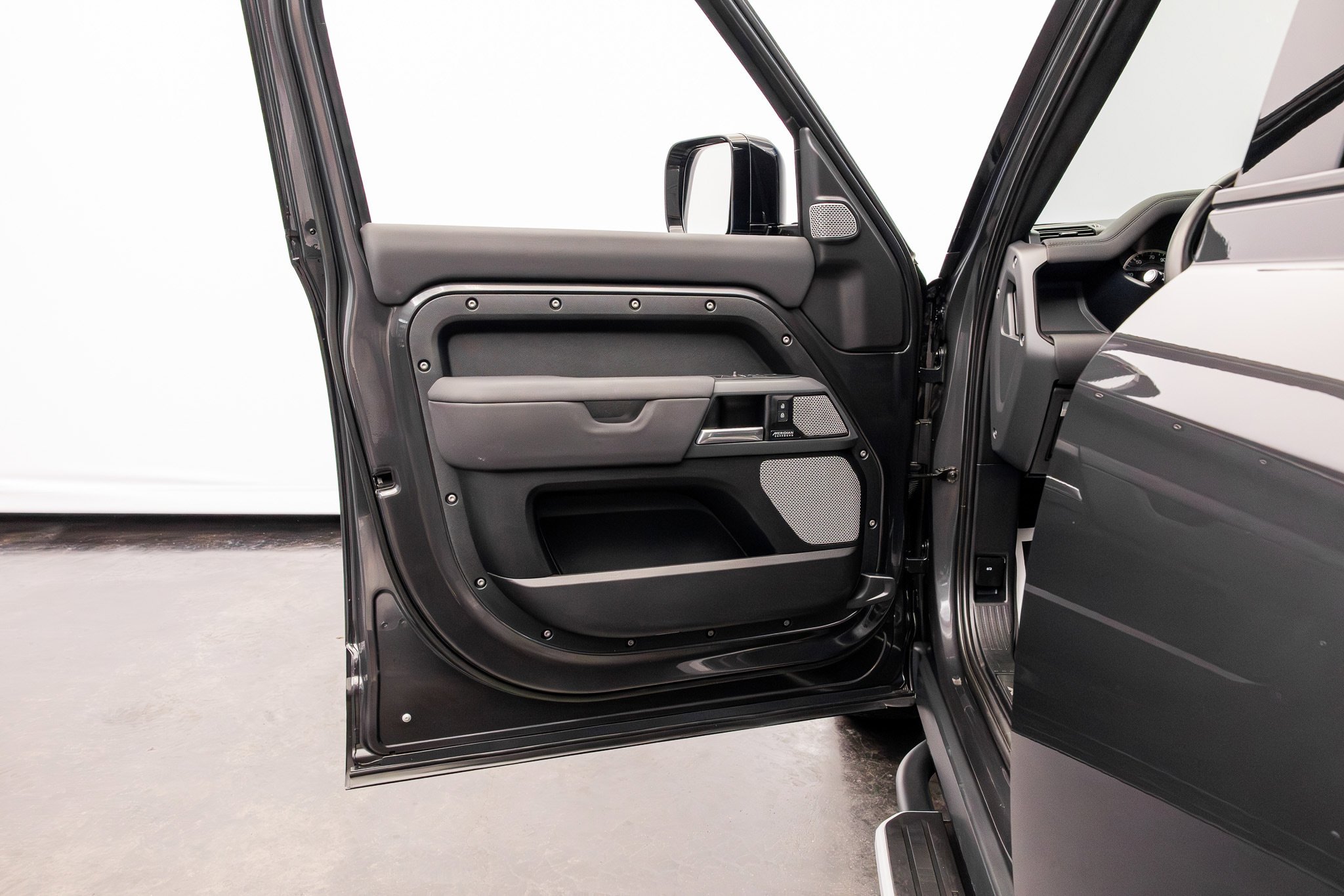 Used 2023 Land Rover Defender 130 X-Dynamic SE AWD/4WD image 29