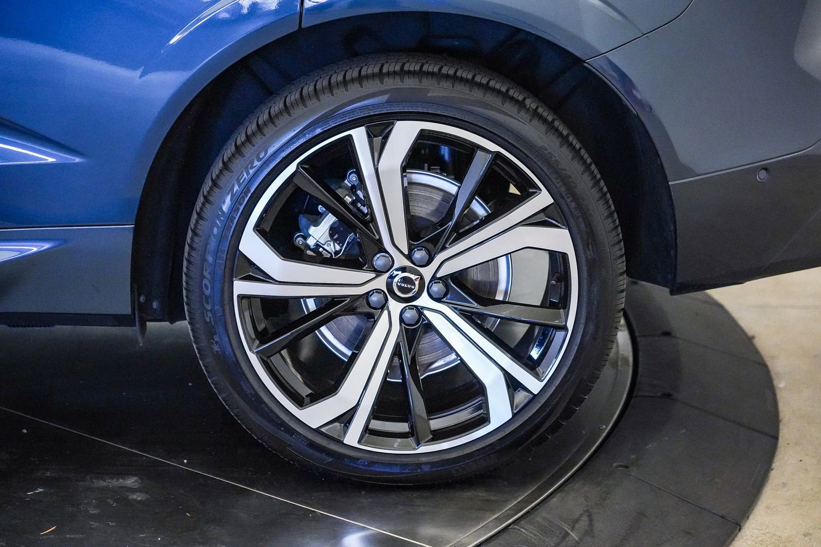 Certified 2023 Volvo XC60 T8 Ultimate w/ Protection Package Premier AWD/4WD image 11