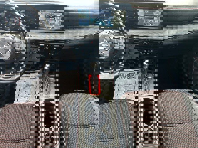 Used 2025 Nissan Kicks SR image 11