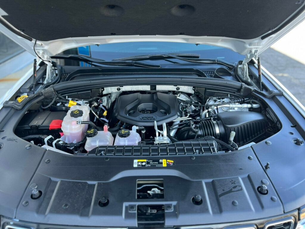 Used 2022 Jeep Grand Cherokee Limited 4xe w/ Luxury Tech Group II image 11