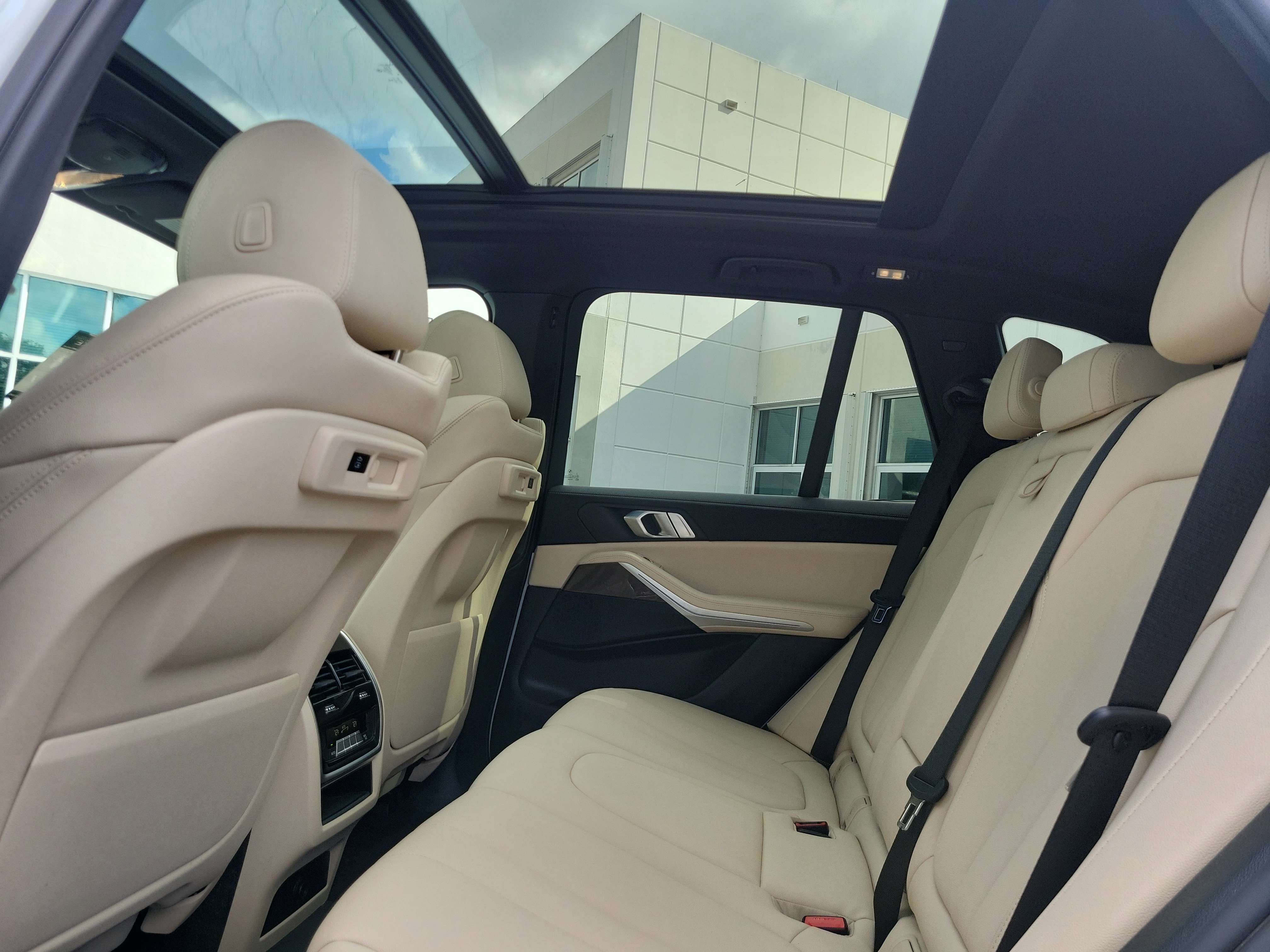 Used 2022 BMW X5 sDrive40i w/ Premium Package image 13