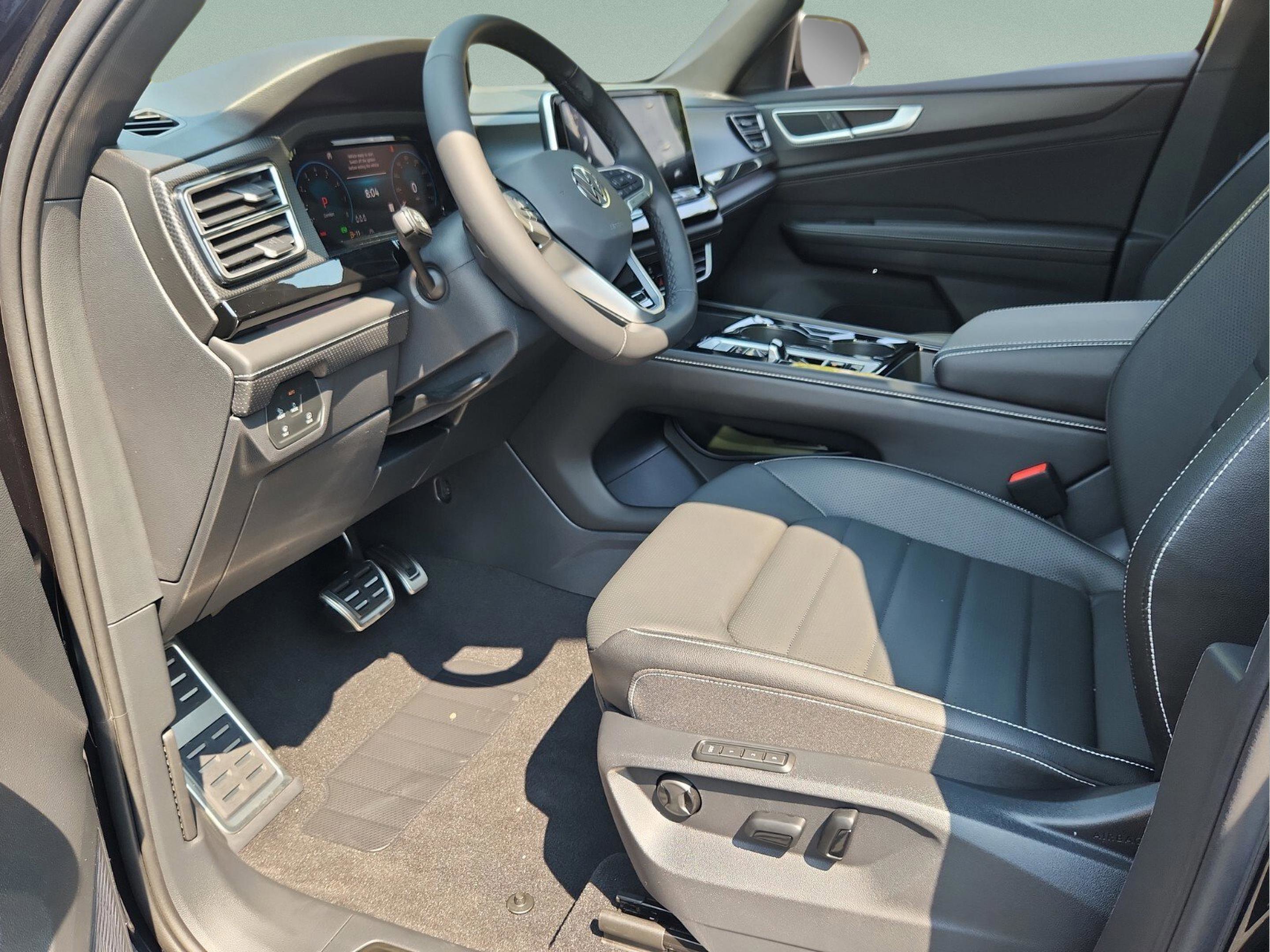 New 2026 Volkswagen Atlas Cross Sport SEL R-Line image 11