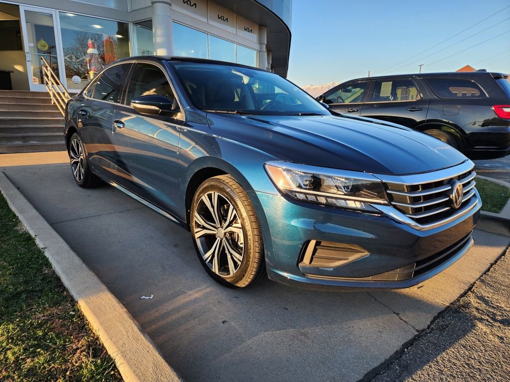 Used 2022 Volkswagen Passat 2.0T SE image 3