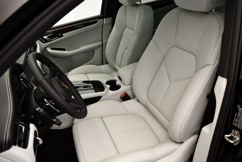 Certified 2026 Porsche Macan Turbo AWD/4WD image 41