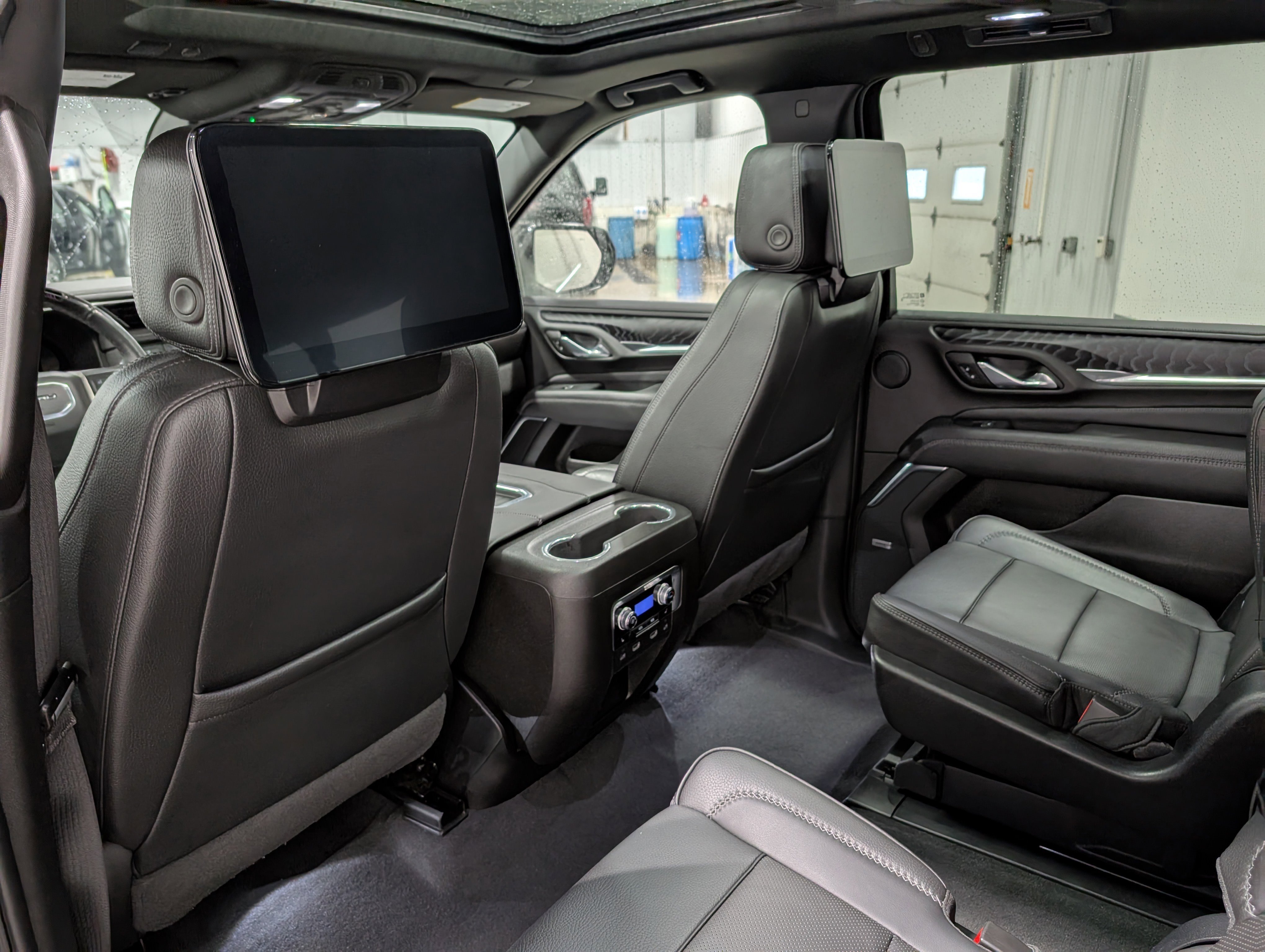Used 2023 GMC Yukon XL Denali w/ Advanced Technology Package AWD/4WD image 19