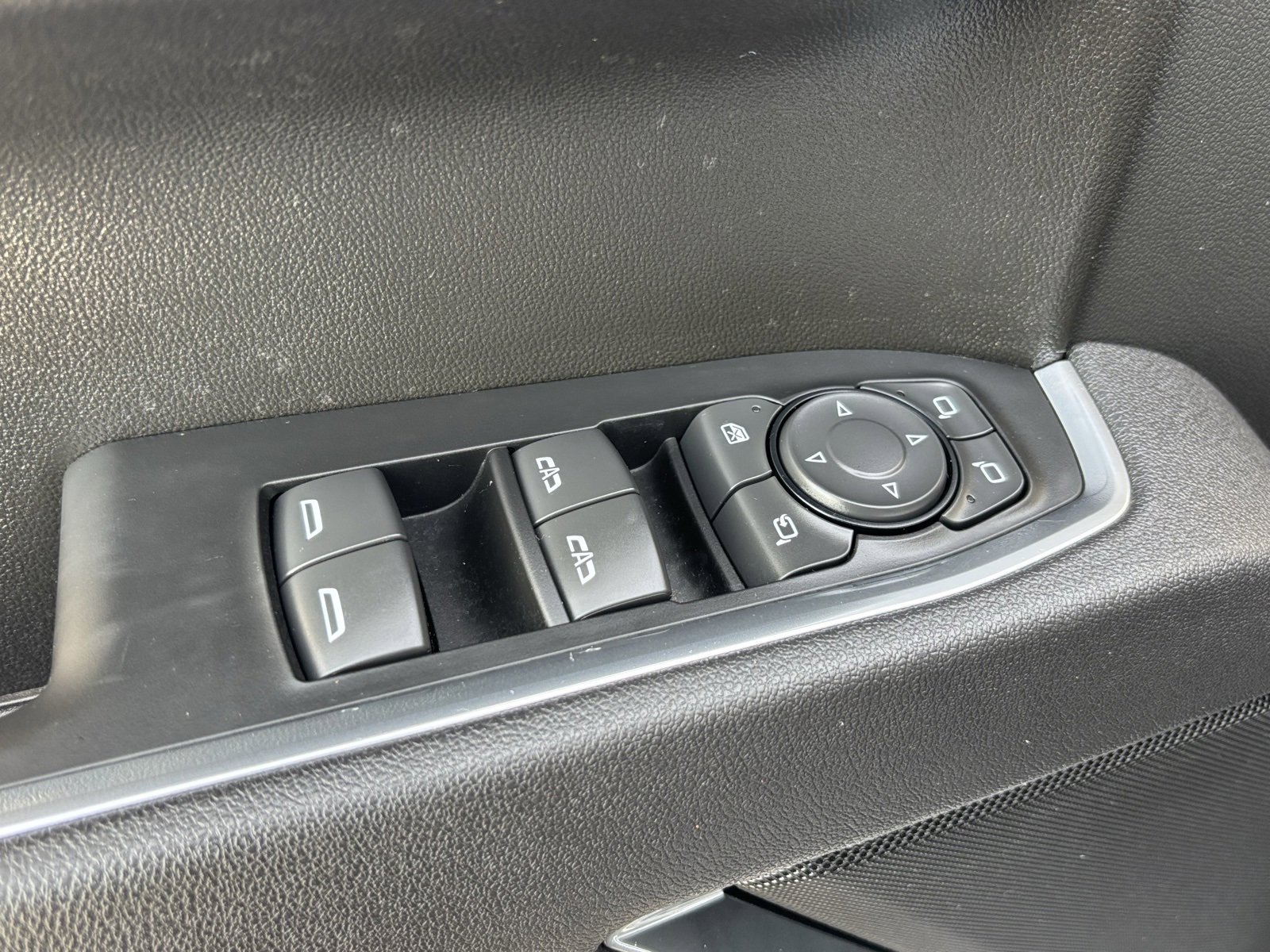 Used 2025 GMC Sierra 1500 SLT w/ X31 Off-Road Package image 17