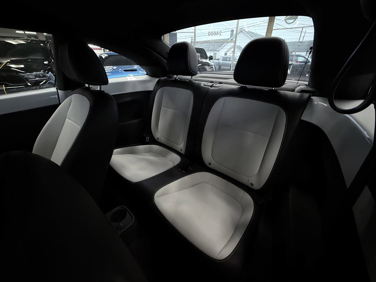 Used 2018 Volkswagen Beetle 2.0T SE image 25