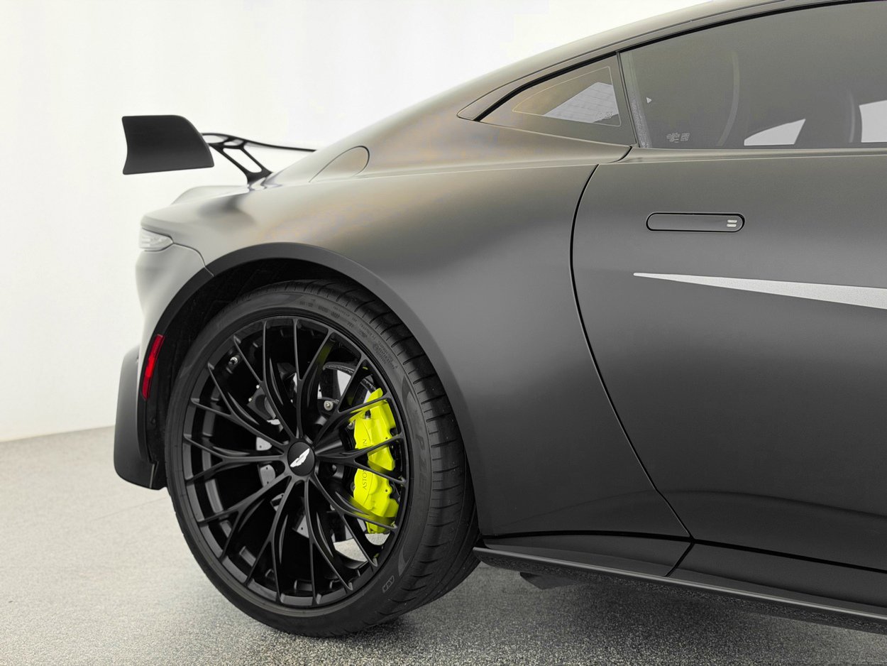 Used 2022 Aston Martin V8 Vantage Coupe image 35