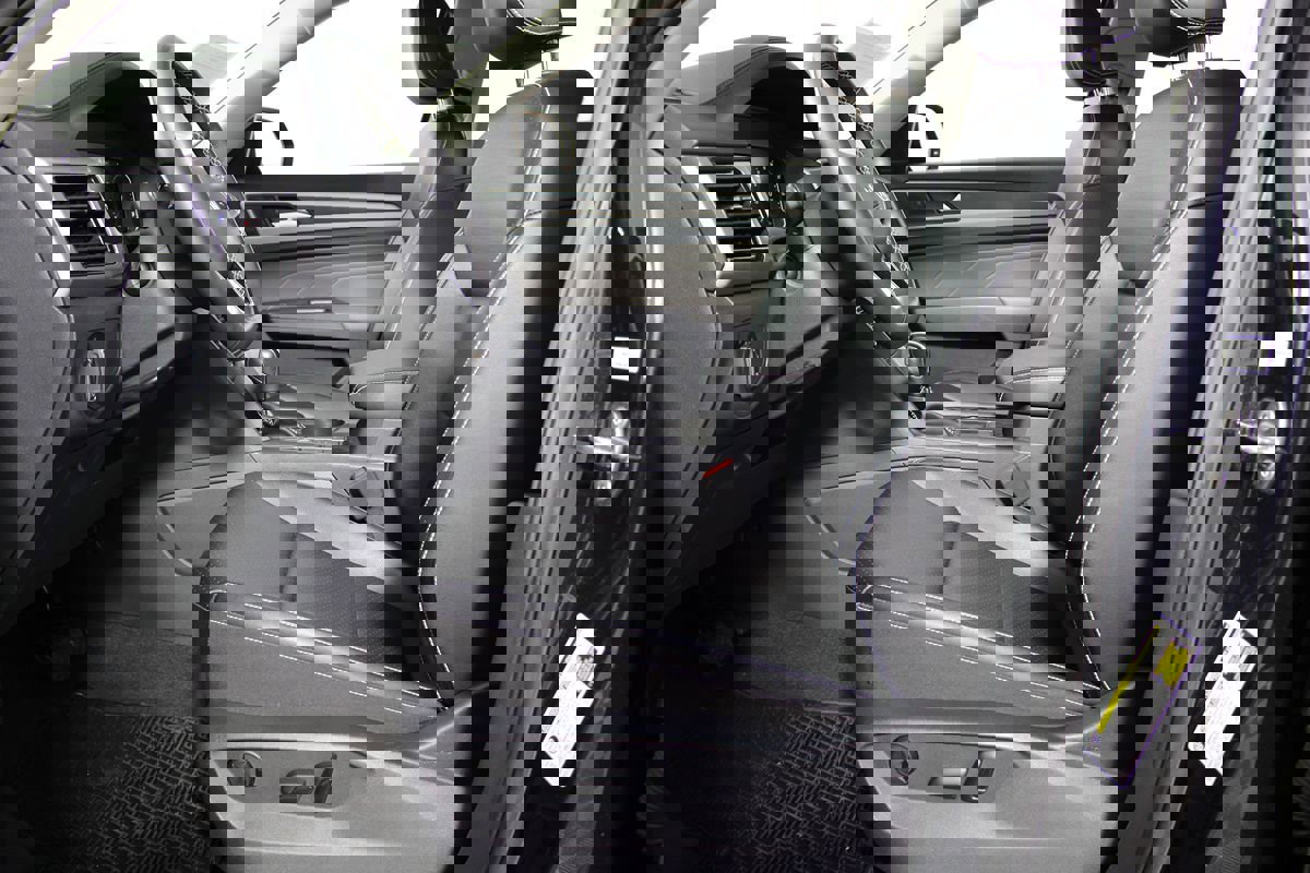 Used 2023 Volkswagen Atlas SE w/ Panoramic Sunroof Package image 9