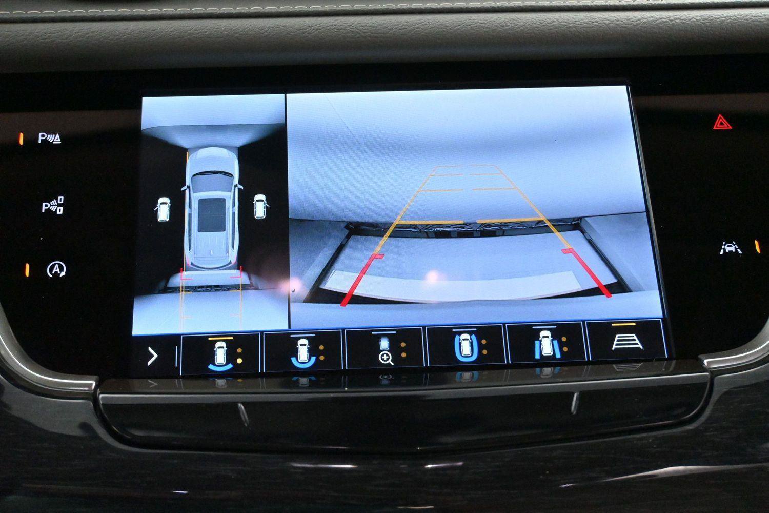 Used 2020 Cadillac XT6 Premium Luxury AWD/4WD image 24