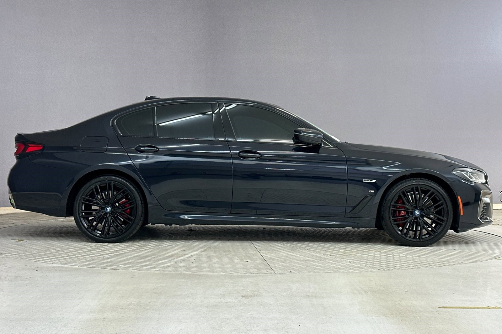 Certified 2023 BMW 530e w/ M Sport Package image 7