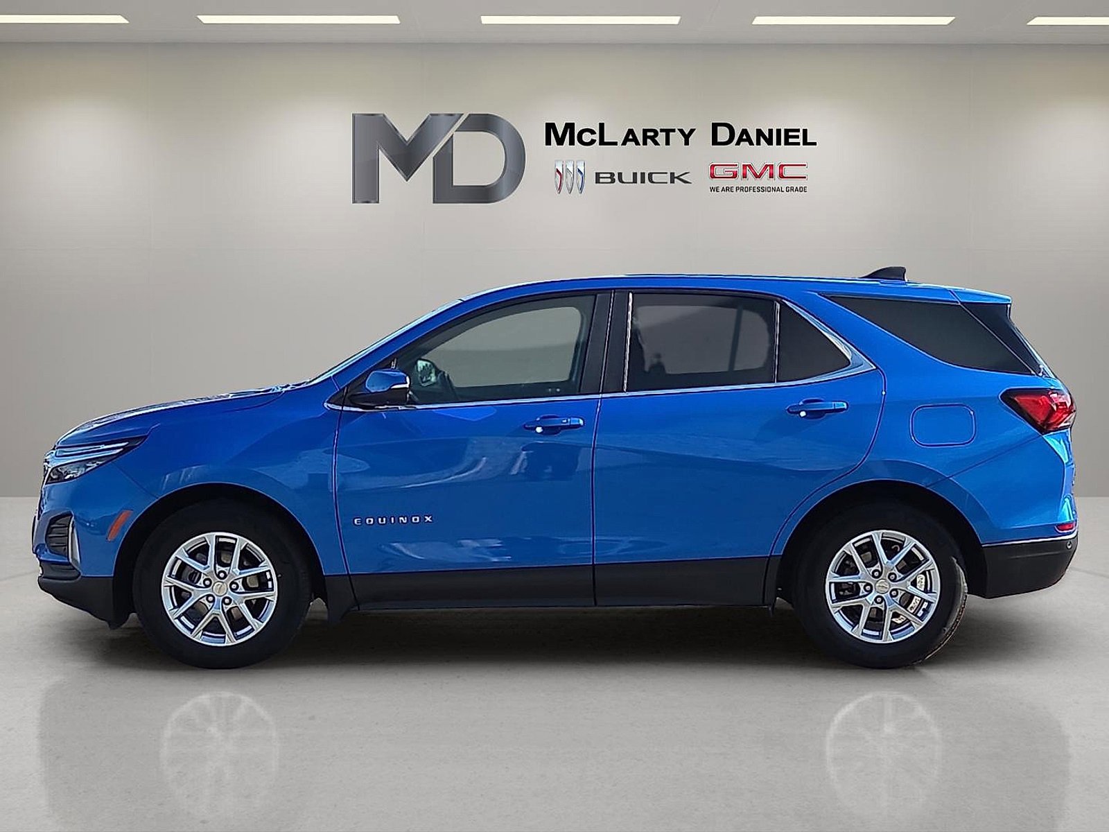 Used 2024 Chevrolet Equinox LT image 3
