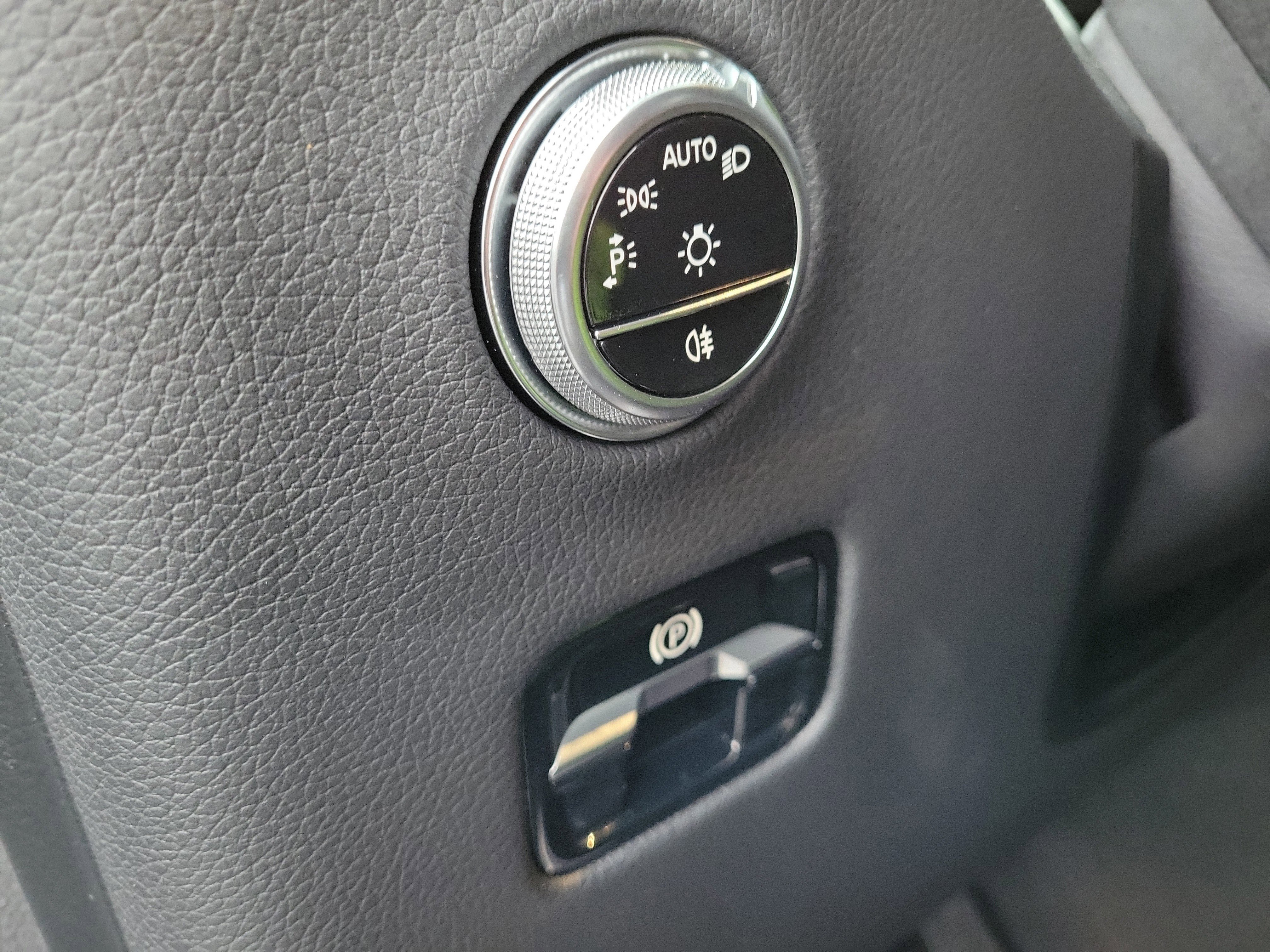 Used 2023 Mercedes-Benz GLC 300 4MATIC image 23