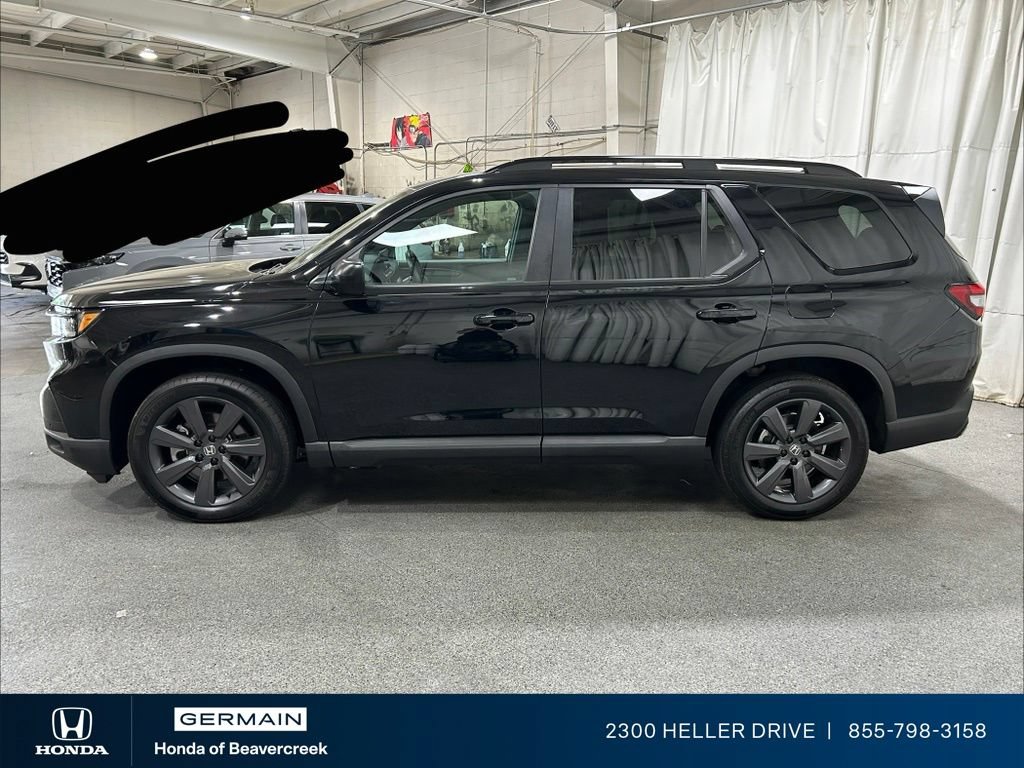 Used 2025 Honda Pilot Sport image 5