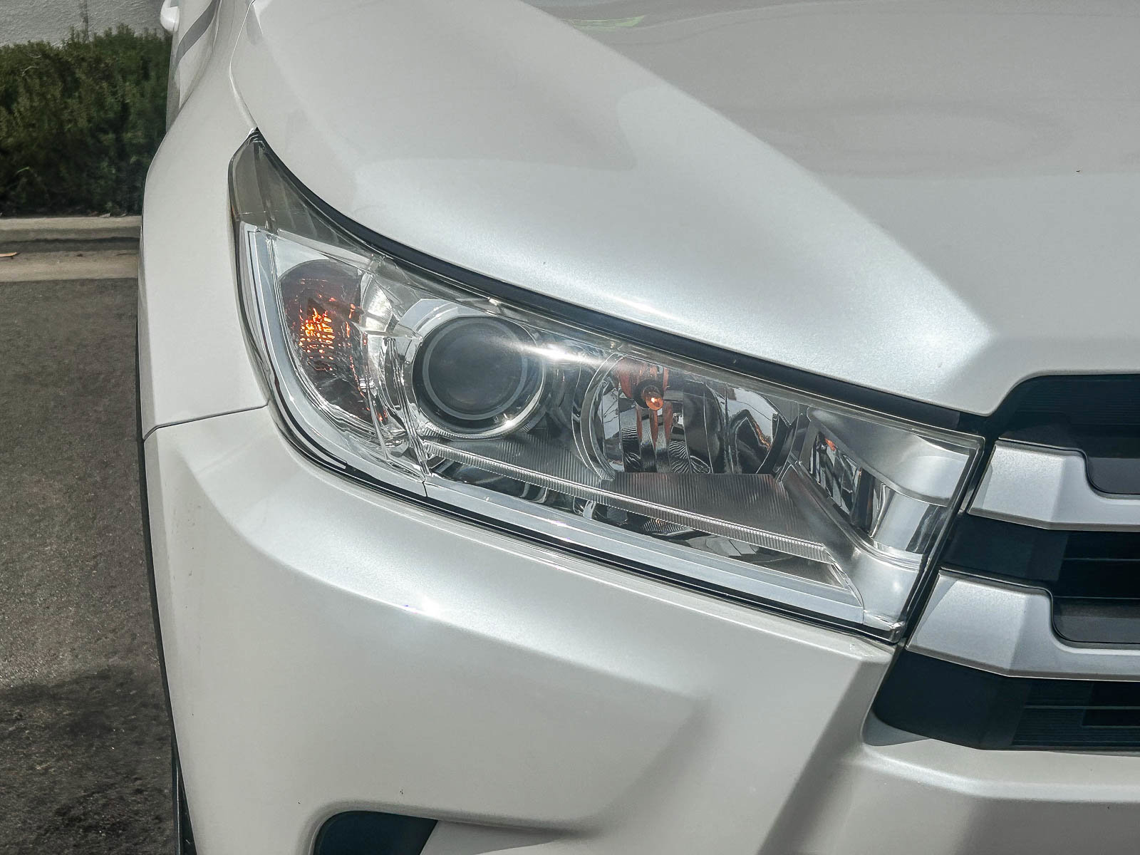 Used 2019 Toyota Highlander LE w/ Carpet Mat Package (TMS) image 4