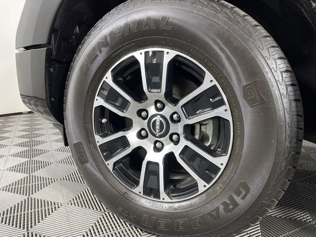 Used 2024 Nissan Titan SV w/ SV Convenience Package image 12