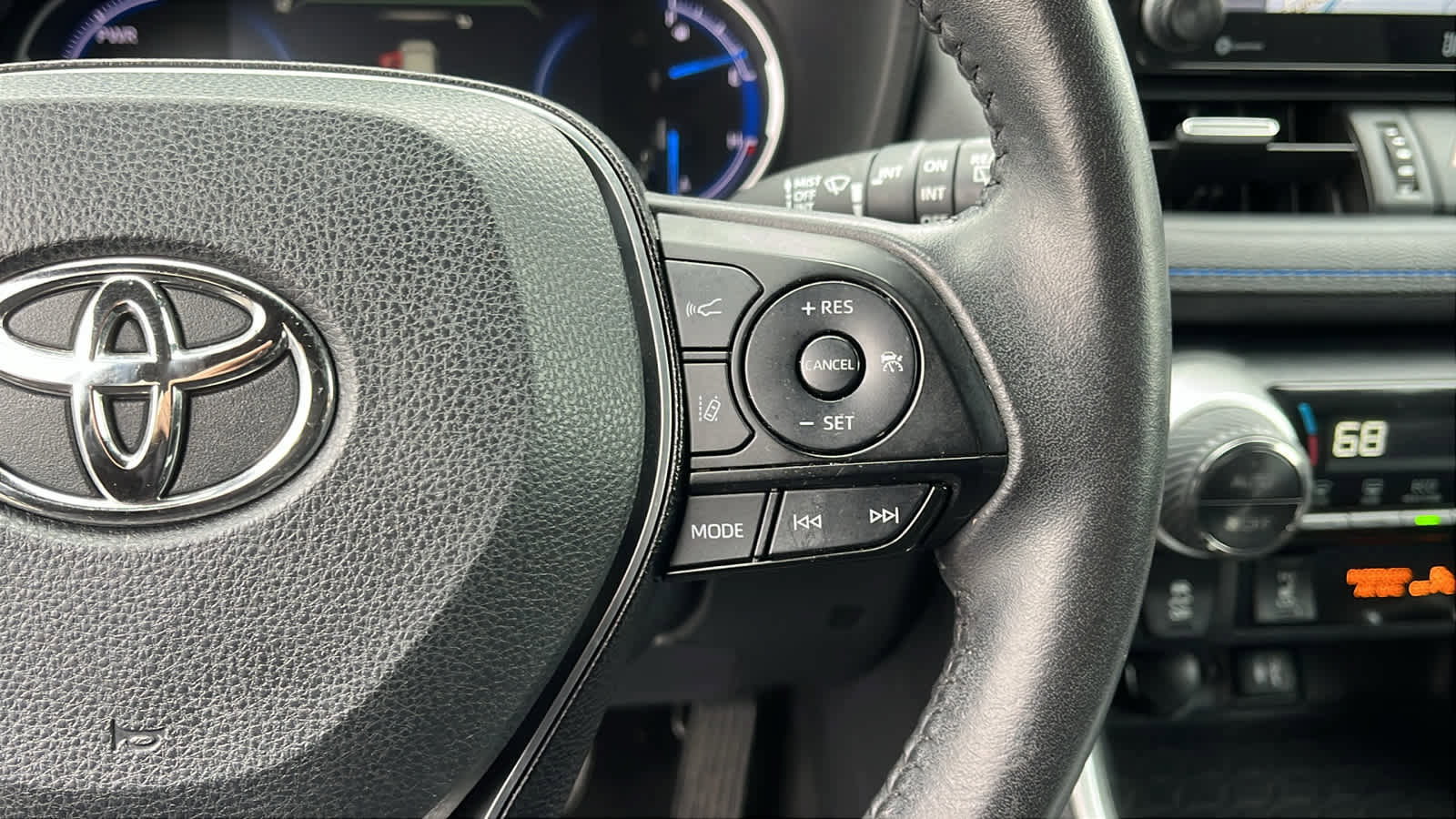 Used 2019 Toyota RAV4 XSE w/ Carpet Mat Package image 13