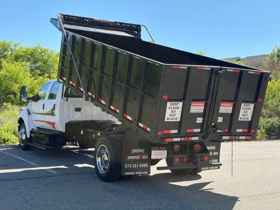 Used 2017 Ford F650 2WD Crew Cab Super Duty image 25