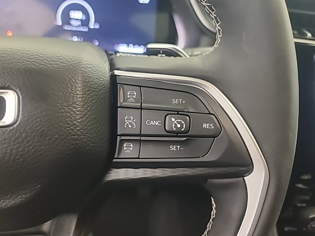 Used 2025 Jeep Grand Cherokee Laredo X w/ Luxury Tech Group I AWD/4WD image 32