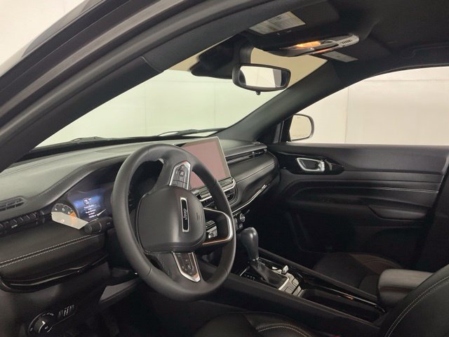 Used 2023 Jeep Compass Latitude AWD/4WD image 21